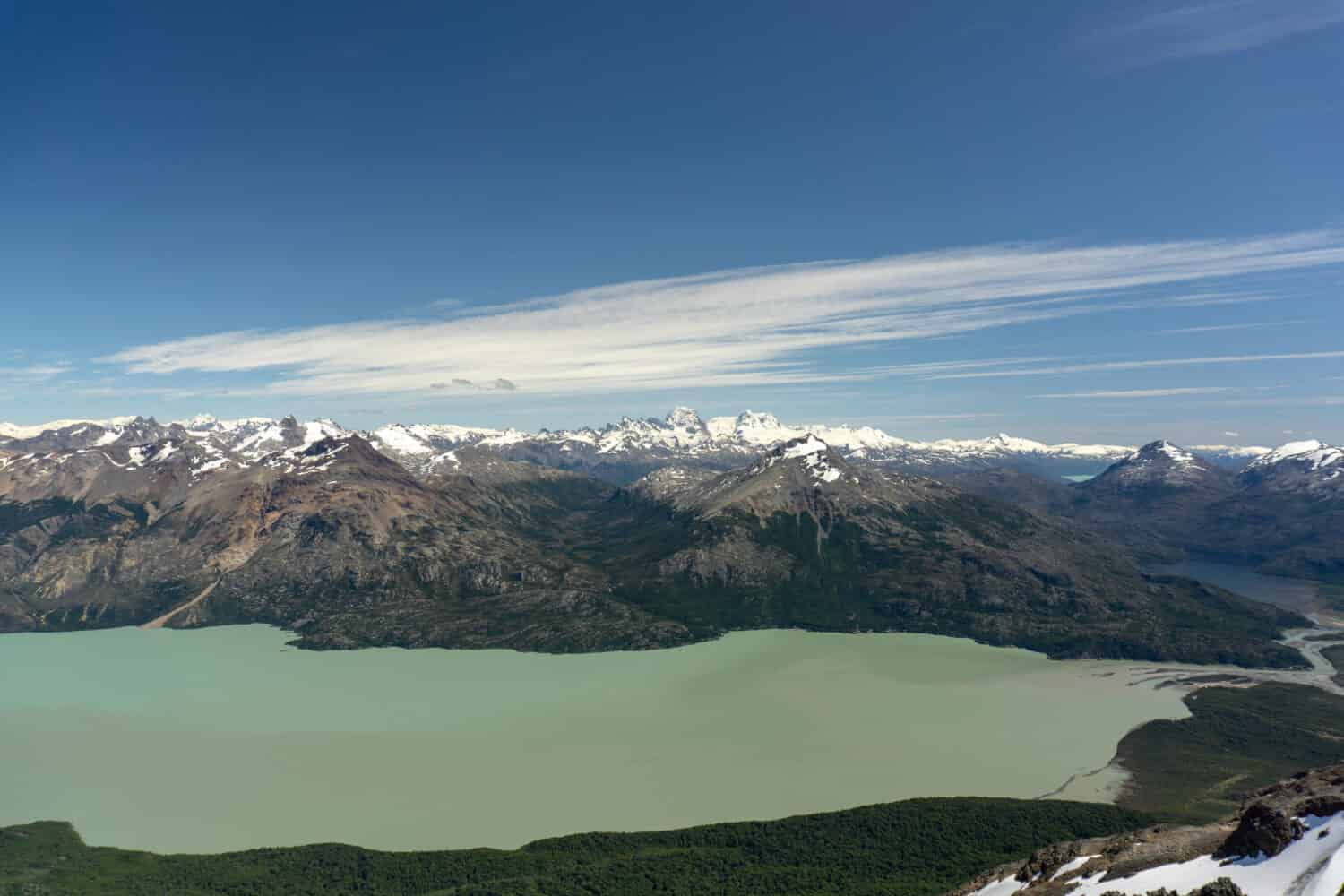 Vista del lago O'Higgins dal monte Submarino a Villa O'Higgins, Patagonia cilena