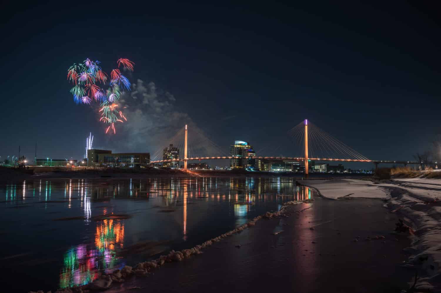 Capodanno a Omaha, Nebraska al Bob Kerrey Pedestrian Bridge