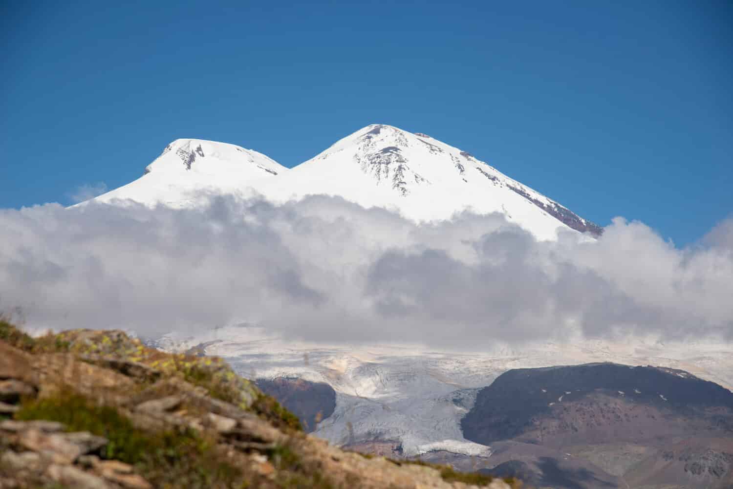 Vista del Monte Elbrus dal Monte Cheget.  Caucaso, Federazione Russa
