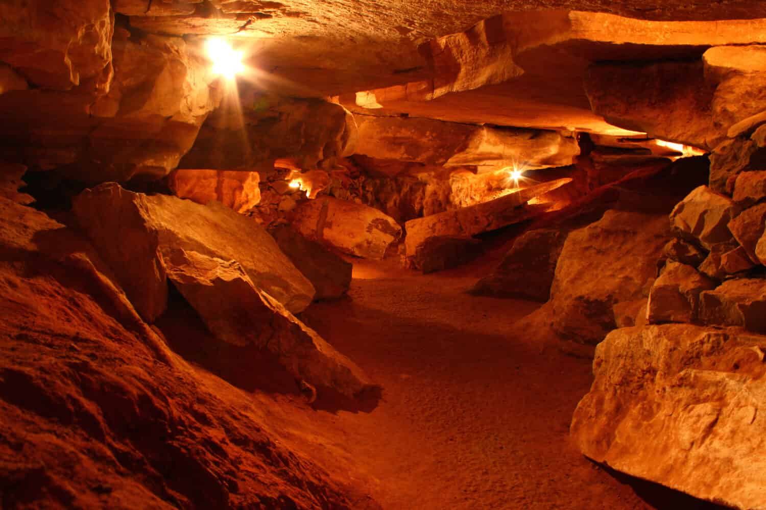 Incredibili formazioni di grotte sotterranee di Rickwood Caverns in Alabama