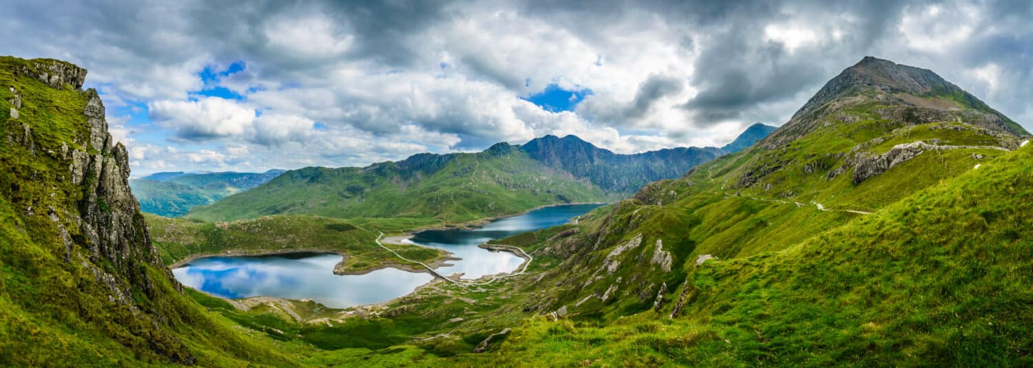 Bellissimo panorama paesaggistico del Parco Nazionale di Snowdonia nel Galles del Nord.  UK