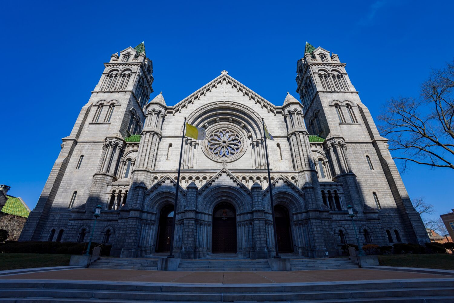 Vista soleggiata della Basilica Cattedrale di Saint Louis nel Missouri