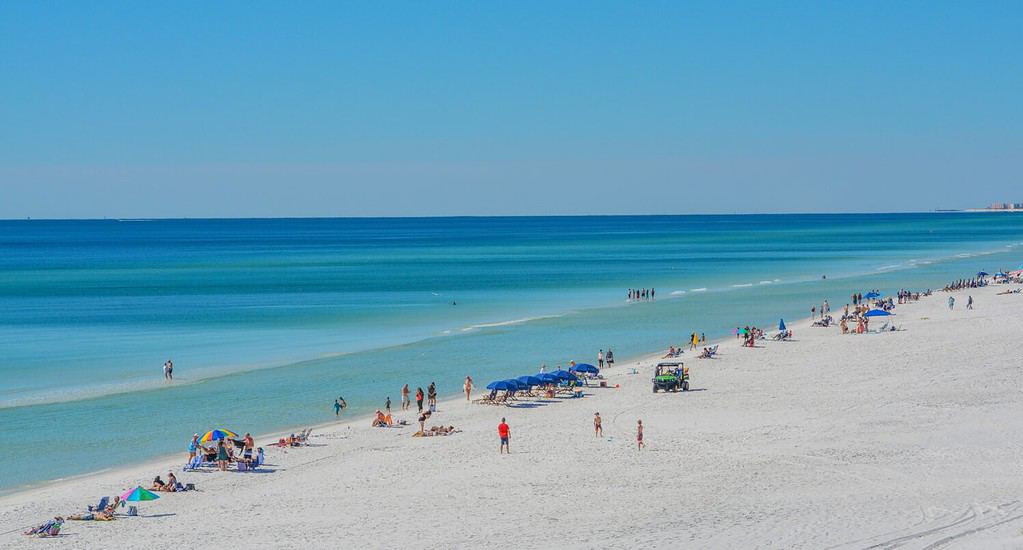 Bellissima spiaggia di sabbia bianca di Miramar Beach sul Golfo del Messico a South Walton, in Florida