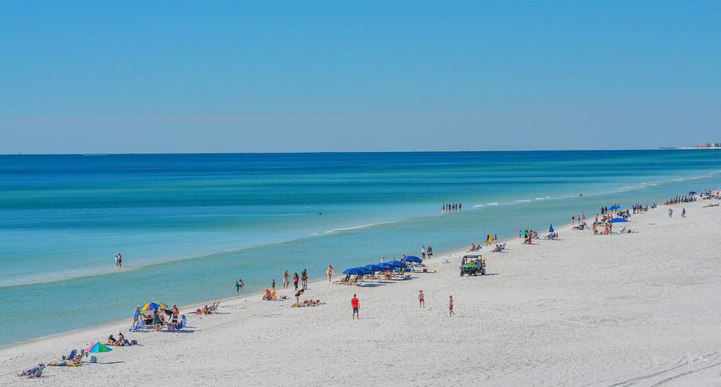 Bellissima spiaggia di sabbia bianca di Miramar Beach sul Golfo del Messico a South Walton, Florida