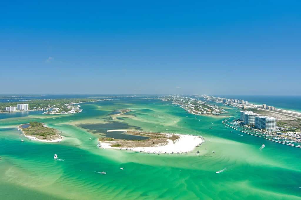 Veduta aerea del Bayou Saint John e del Perdido Pass a Orange Beach, Alabama