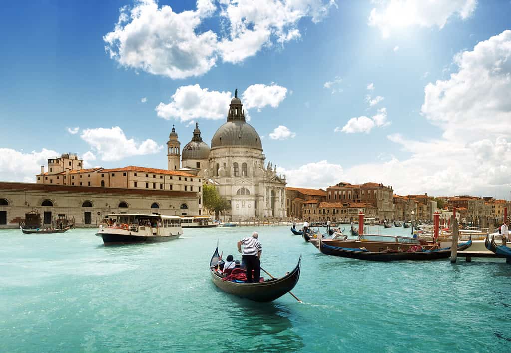 Grand Canal e Basilica Santa Maria della Salute, Venezia, Italia e giornata di sole