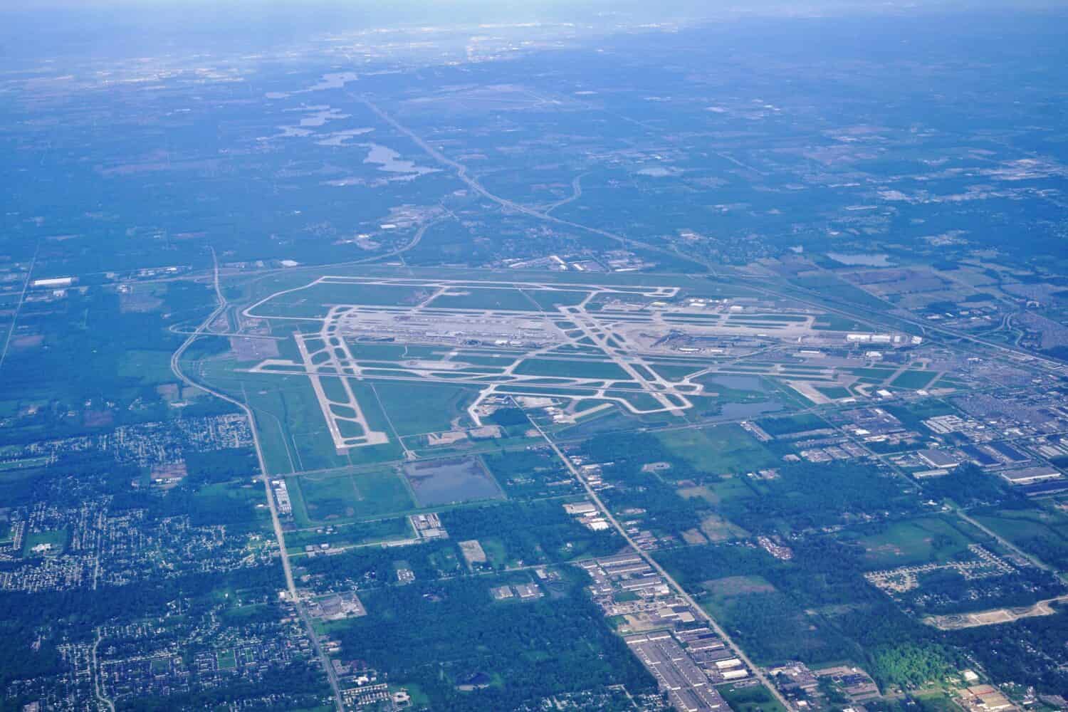 Vista aerea del Detroit Metropolitan Wayne County Metro Airport (DTW) 