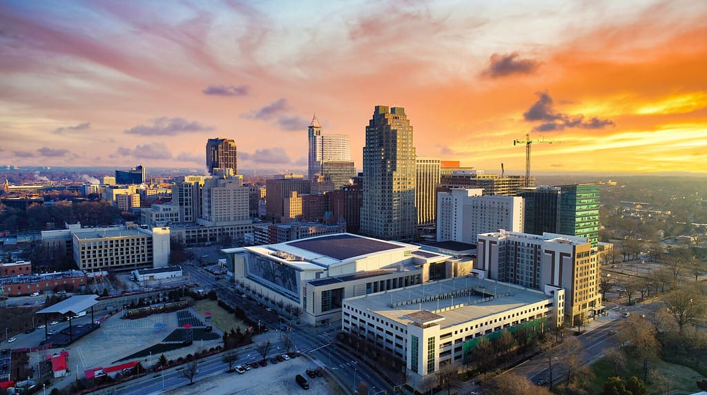 Downtown Raleigh, Carolina del Nord, Stati Uniti Drone Skyline aerea