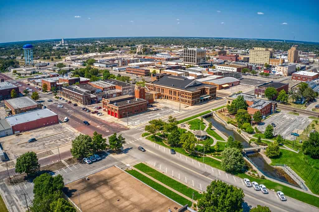 Vista aerea del centro di Hutchinson, Kansas in estate