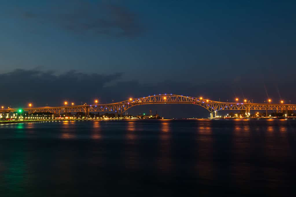 Blue Water Bridge Di Notte Illumina Il Lungomare Del Fiume St. Clair