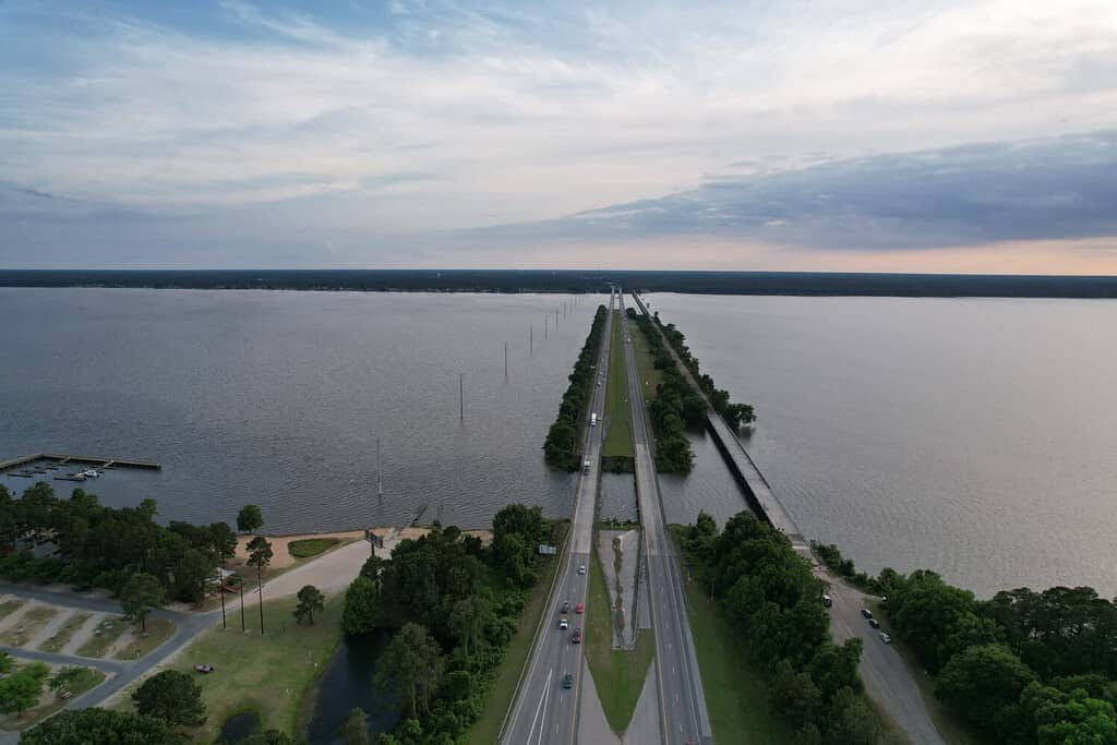 Vedute aeree dall'Interstate 95 al Lago Marion a Santee, nella Carolina del Sud