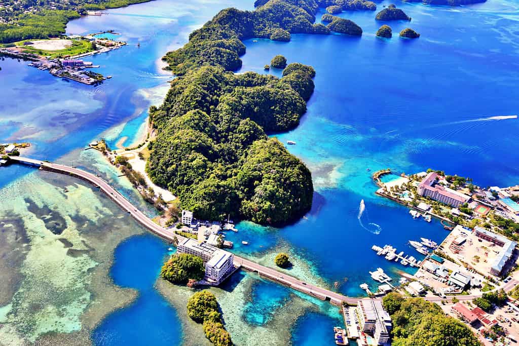 Veduta aerea della città di Koror (Palau, Micronesia)