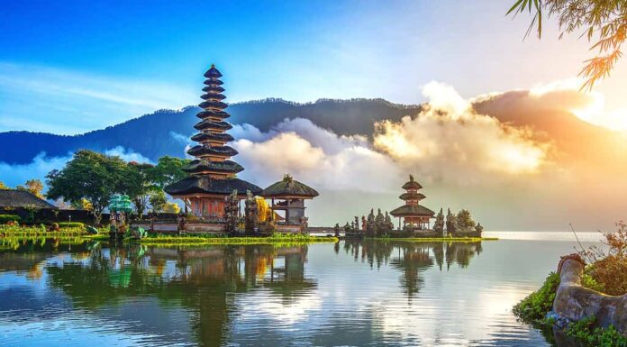 tempio di pura ulun danu bratan a bali, indonesia.