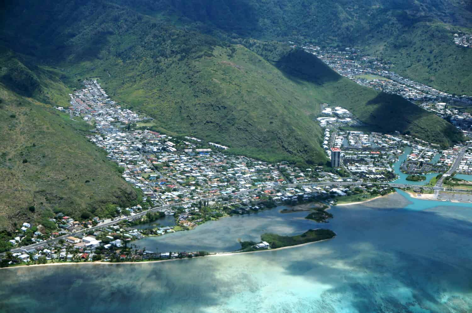 Antenna della penisola di Paiko, Kuli'Ou'Ou Valley, Hawaii Kai e Oceano Pacifico a Oahu.        