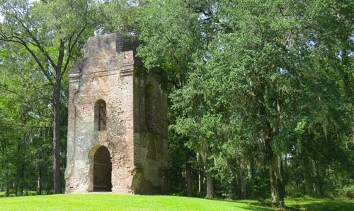 Rovine del campanile al sito storico coloniale dello stato di Dorchester;  Summerville, Carolina del Sud. 