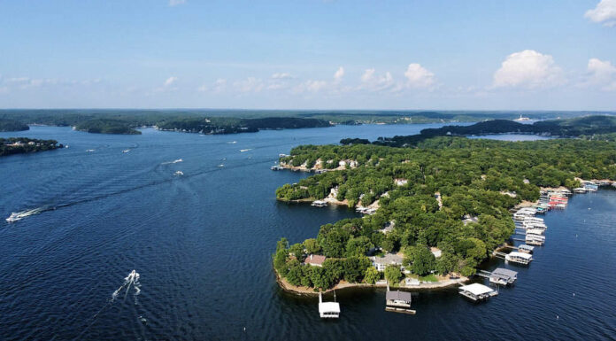 Lago degli Ozarks, zona di Osage Beach nel Missouri