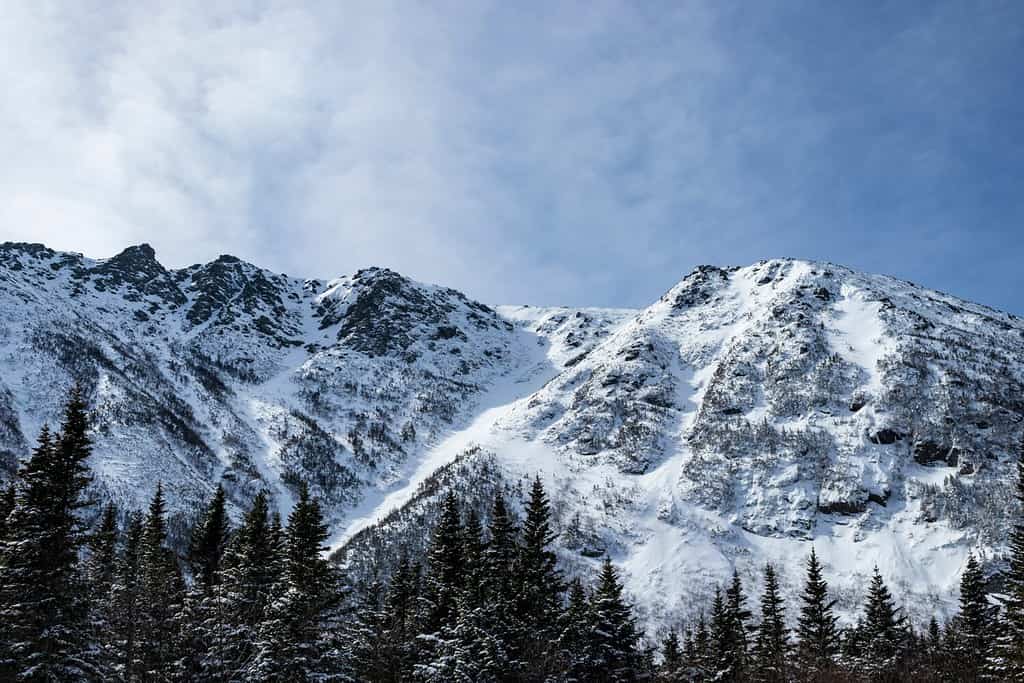 Il Monte Washington coperto di neve alla fine di febbraio del 2023.