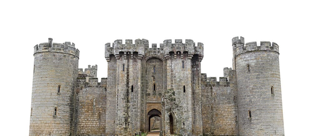 Castello di Bodiam isolato su sfondo bianco.  È un castello con fossato del XIV secolo vicino a Robertsbridge nell'East Sussex, in Inghilterra