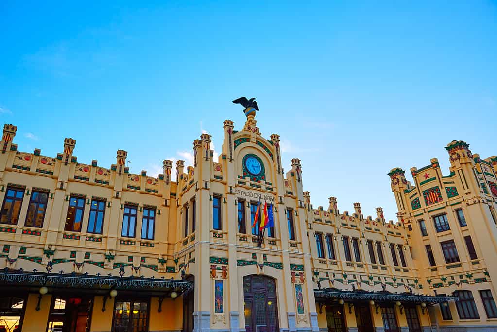 Facciata della stazione ferroviaria di Valencia North Estacio