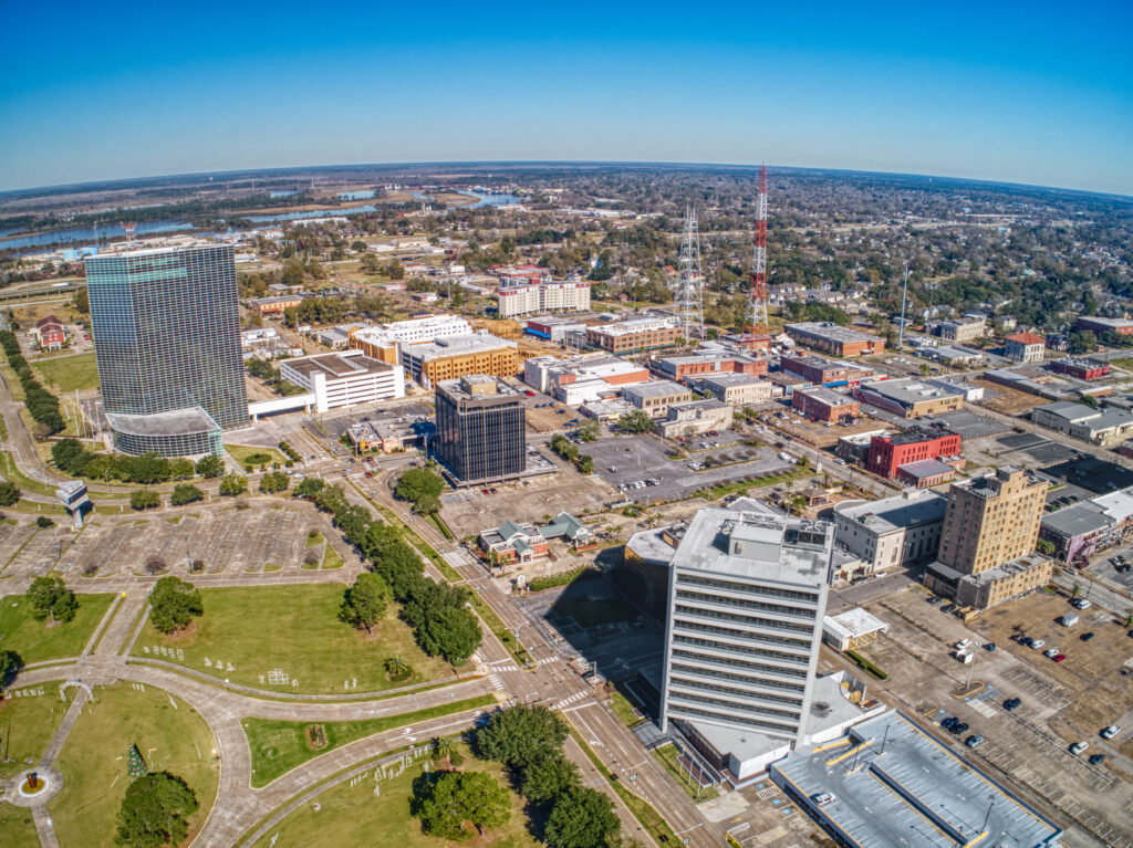 Veduta aerea dello skyline di Lake Charles prima dei danni dell'uragano Laura