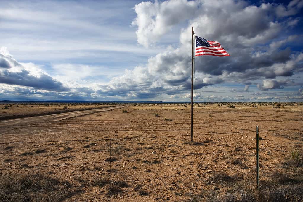 Bandiera americana nel deserto del Nuovo Messico