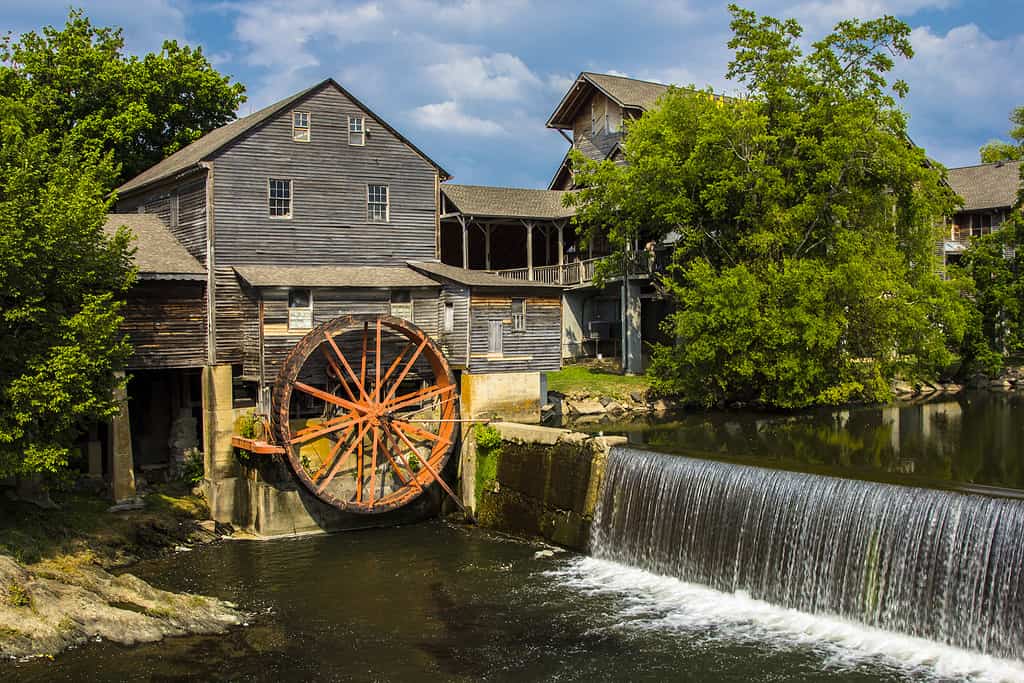 Il Pigeon Forge Mill, comunemente chiamato Old Mill, è uno storico mulino nella città statunitense di Pigeon Forge, nel Tennessee