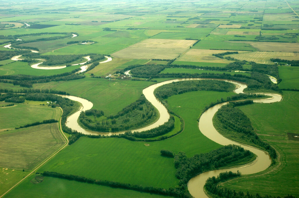 Fiume curvo dall'alto