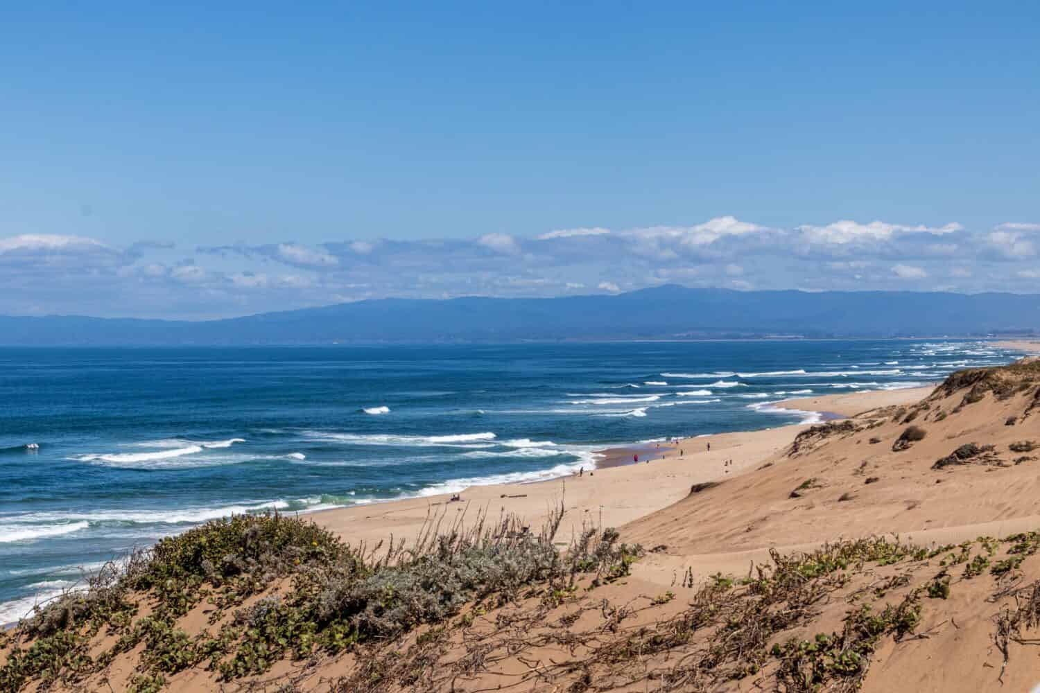 Vista della baia di Monterey dall'alto delle dune