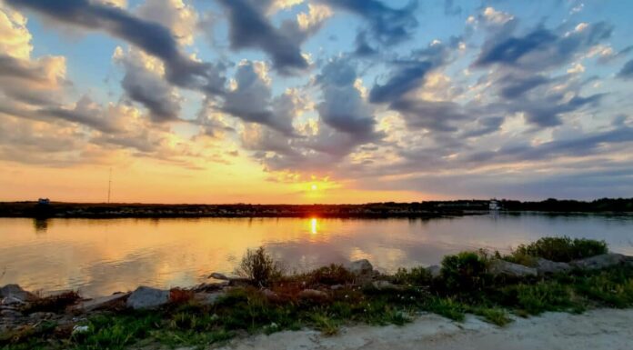 Alba sulla baia di Matagorda sulla costa del Golfo del Texas