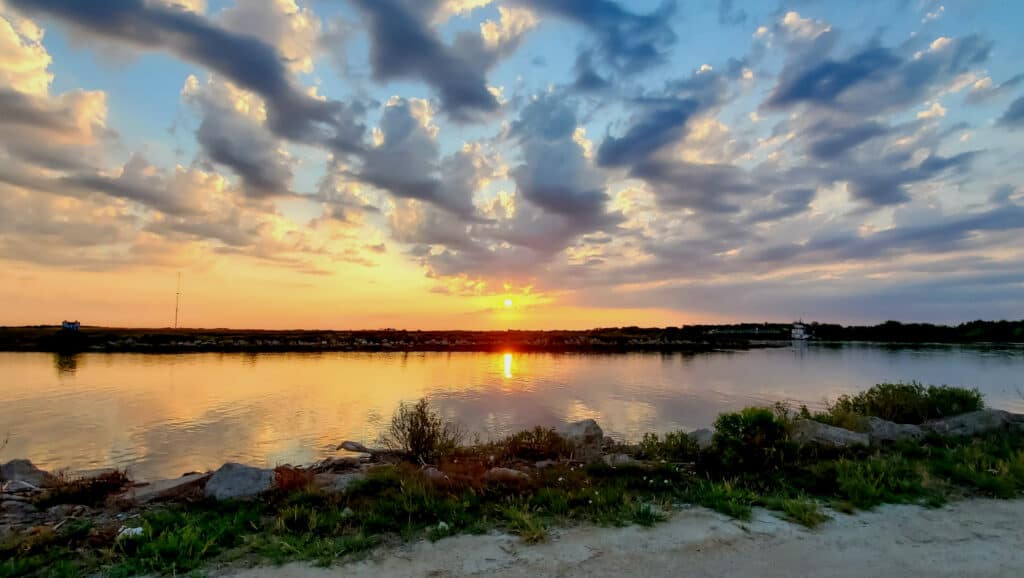 Alba sulla baia di Matagorda sulla costa del Golfo del Texas