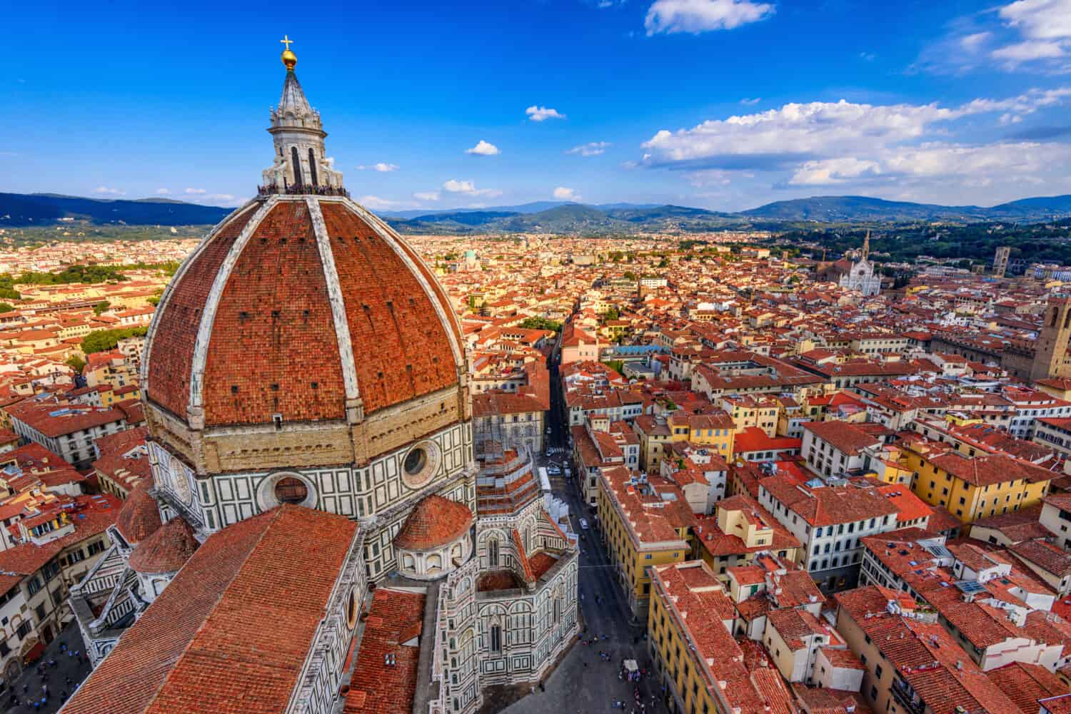 Duomo di Firenze.  Basilica di Santa Maria del Fiore (Basilica di Santa Maria del Fiore) a Firenze, Italia.  Il Duomo di Firenze è uno dei principali punti di riferimento di Firenze