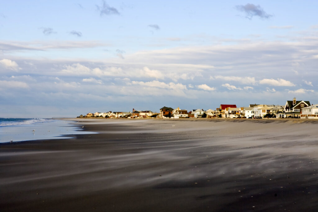 Spiaggia rocciosa.  New York