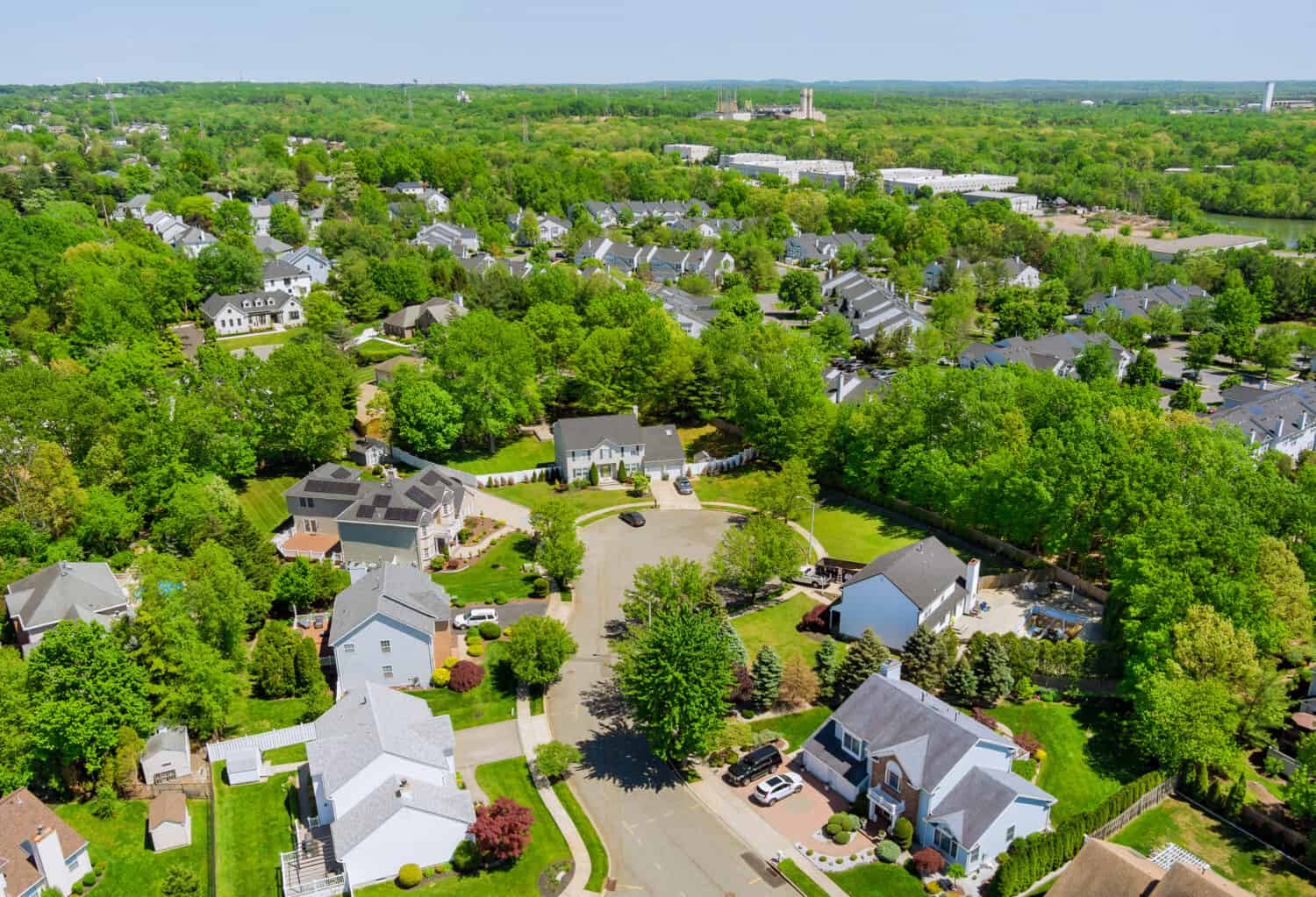 Vista aerea dell'area residenziale della città di Sayreville, nel bellissimo sobborgo della strada di casa da un'altezza nel New Jersey, Stati Uniti