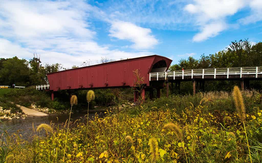 Ponte coperto storico di Roseman nella contea di Madison Iowa