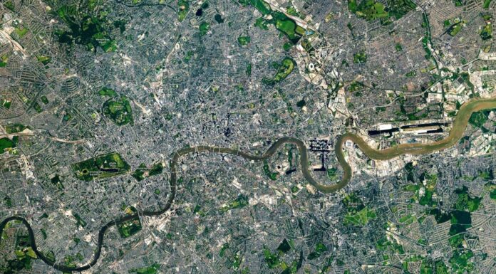 Vista dall'alto di Londra, la capitale dallo spazio, mappa di Londra, veduta aerea di Hyde Park, Buckingham Palace, Kensington Gardens, Tamigi, griglie.  Elementi di questa immagine forniti dalla NASA.