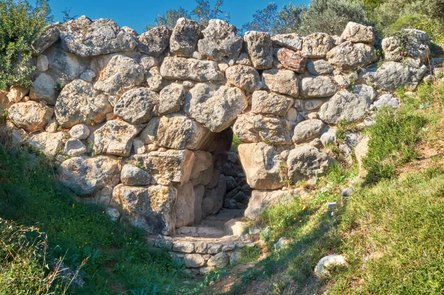 Antico ponte miceneo, vicino Arkadiko, Argolide, Argolis, Peloponneso e Grecia.