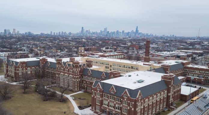 Veduta aerea della Lane Technical High School di Chicago.