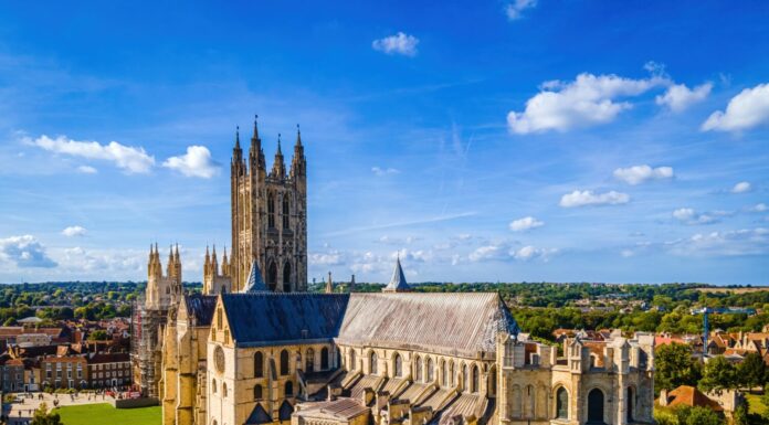 Veduta aerea di Canterbuty, città cattedrale nel sud-est dell'Inghilterra, era un luogo di pellegrinaggio nel Medioevo, Inghilterra, Regno Unito