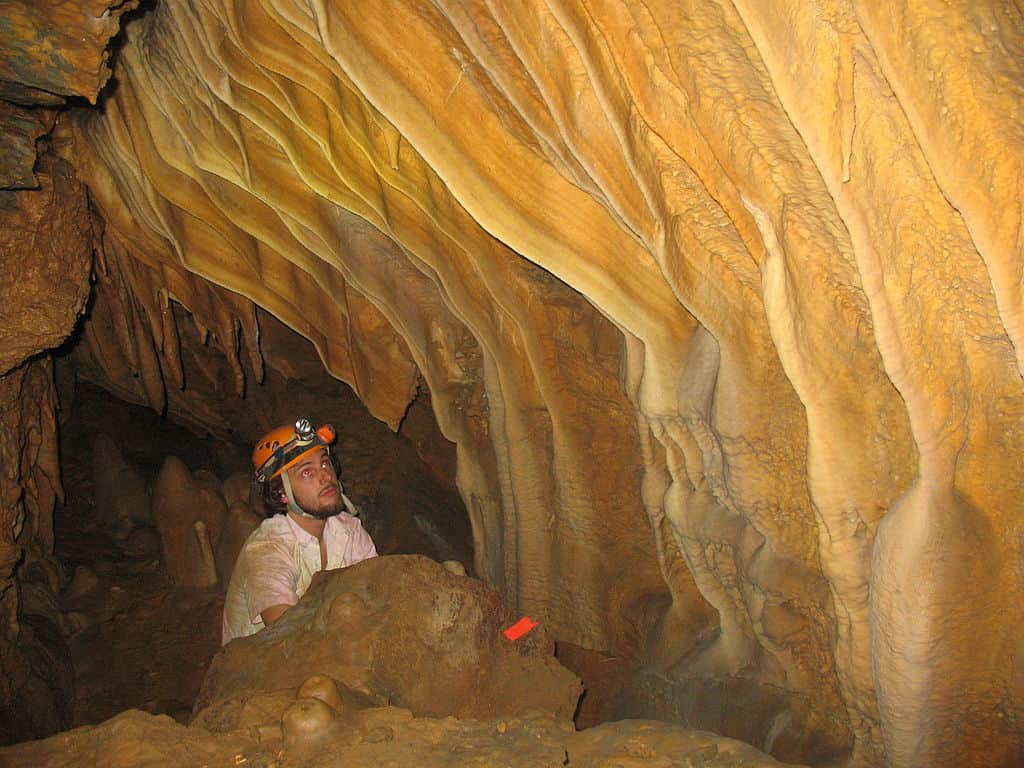 Stanza della crosta di pancetta delle Grotte di Cristallo nel Maryland.  Una delle grotte più incredibili del Maryland. 