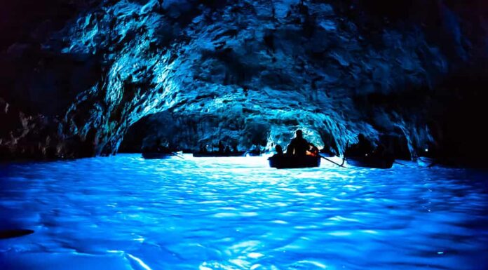 Grotta Azzurra nell'imperdibile isola di Capri, in Italia, in Europa