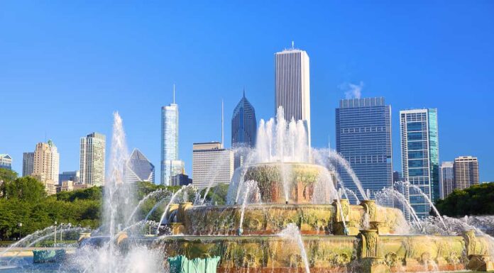 Orizzonte di Chicago e fontana di Buckingham