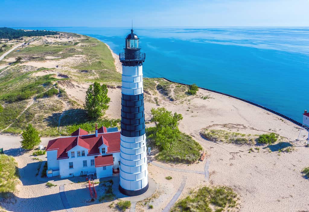 Veduta aerea del faro di Big Sable Point vicino a Ludington, Michigan;  Parco statale di Ludington;  lago Michigan