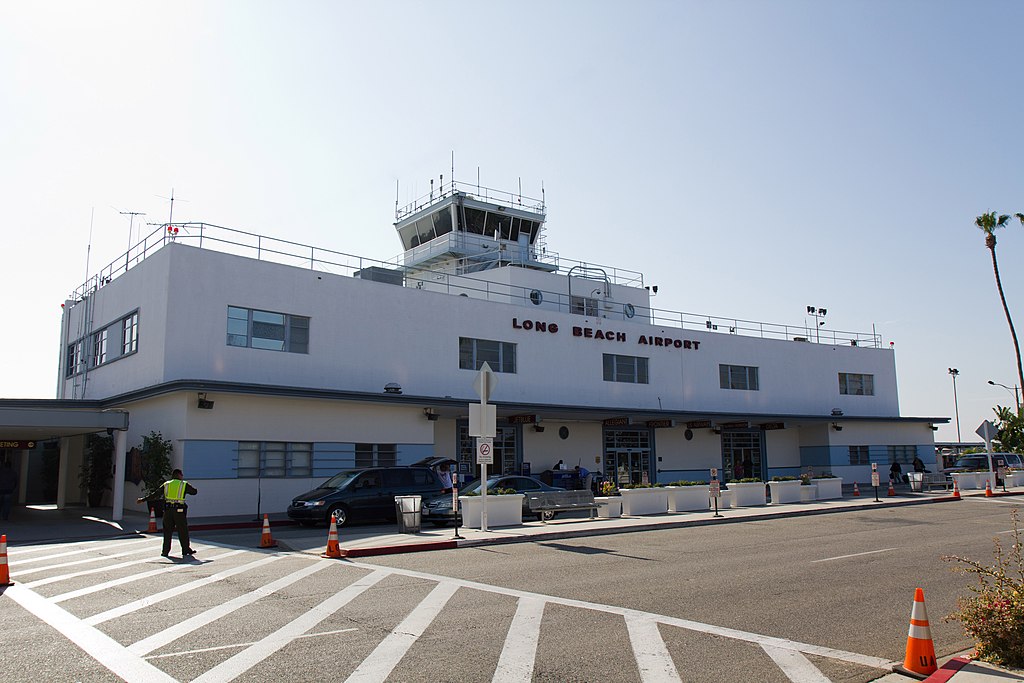 Il terminal dell'aeroporto di Long Beach è un edificio Art Déco del 1941.