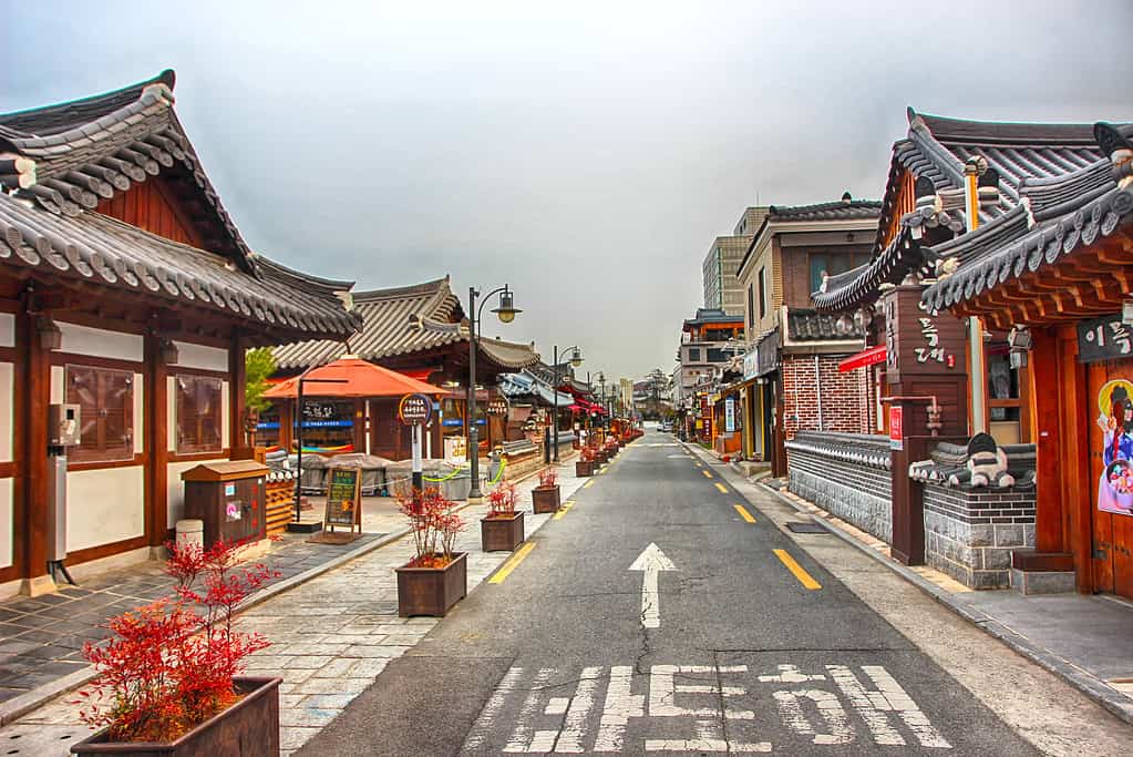 Veduta aerea del villaggio di Jeonju Hanok tradizionale città coreana, Jeonju, Jeonbuk, Corea del Sud, Asia