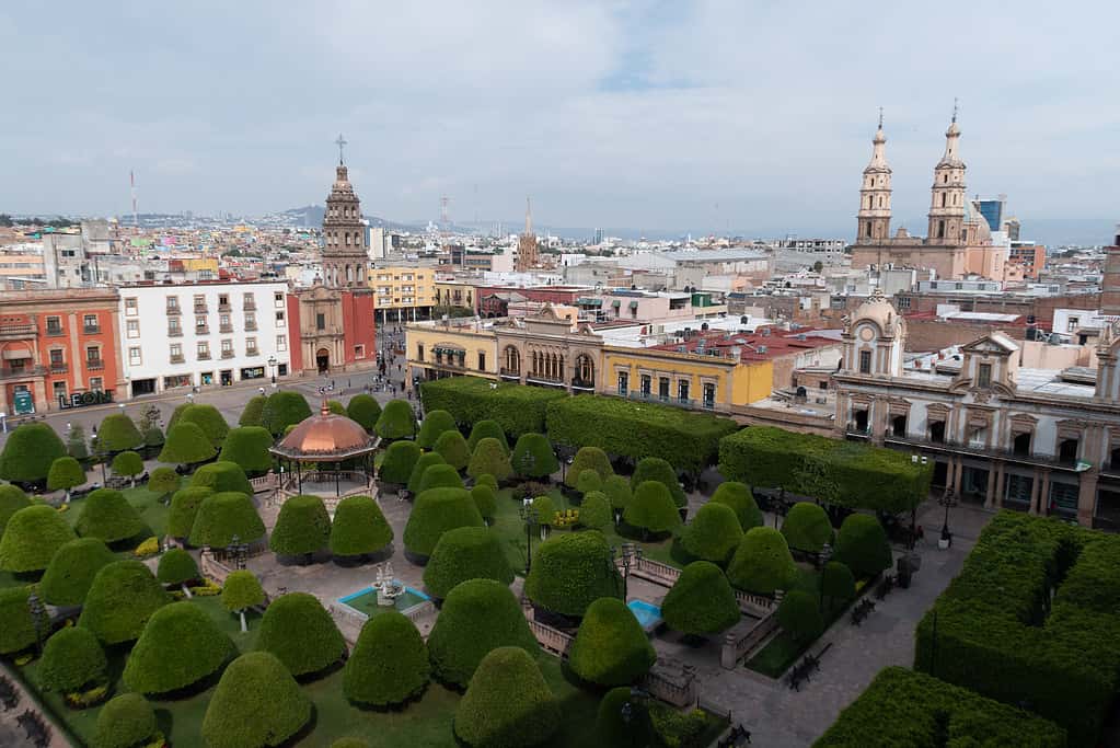 Veduta aerea del centro di León Guanajuato con parco, chiosco e chiese