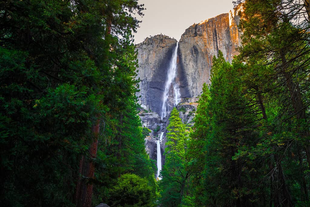 Tramonto sulle cascate Yosemite, Parco nazionale Yosemite in California