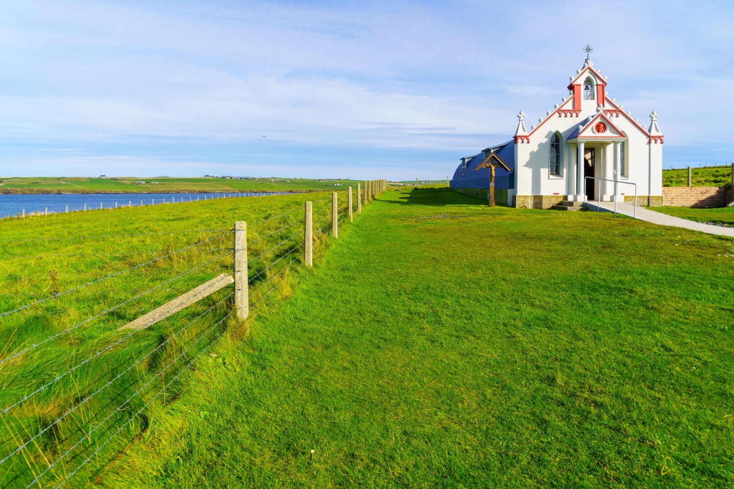 Vista della Cappella Italiana, a Lamb Holm, Isole Orcadi, Scozia, Regno Unito