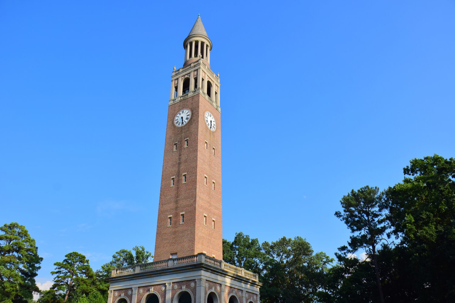 Il campanile dell'Università della Carolina del Nord, Chapel Hill, NC, Stati Uniti
