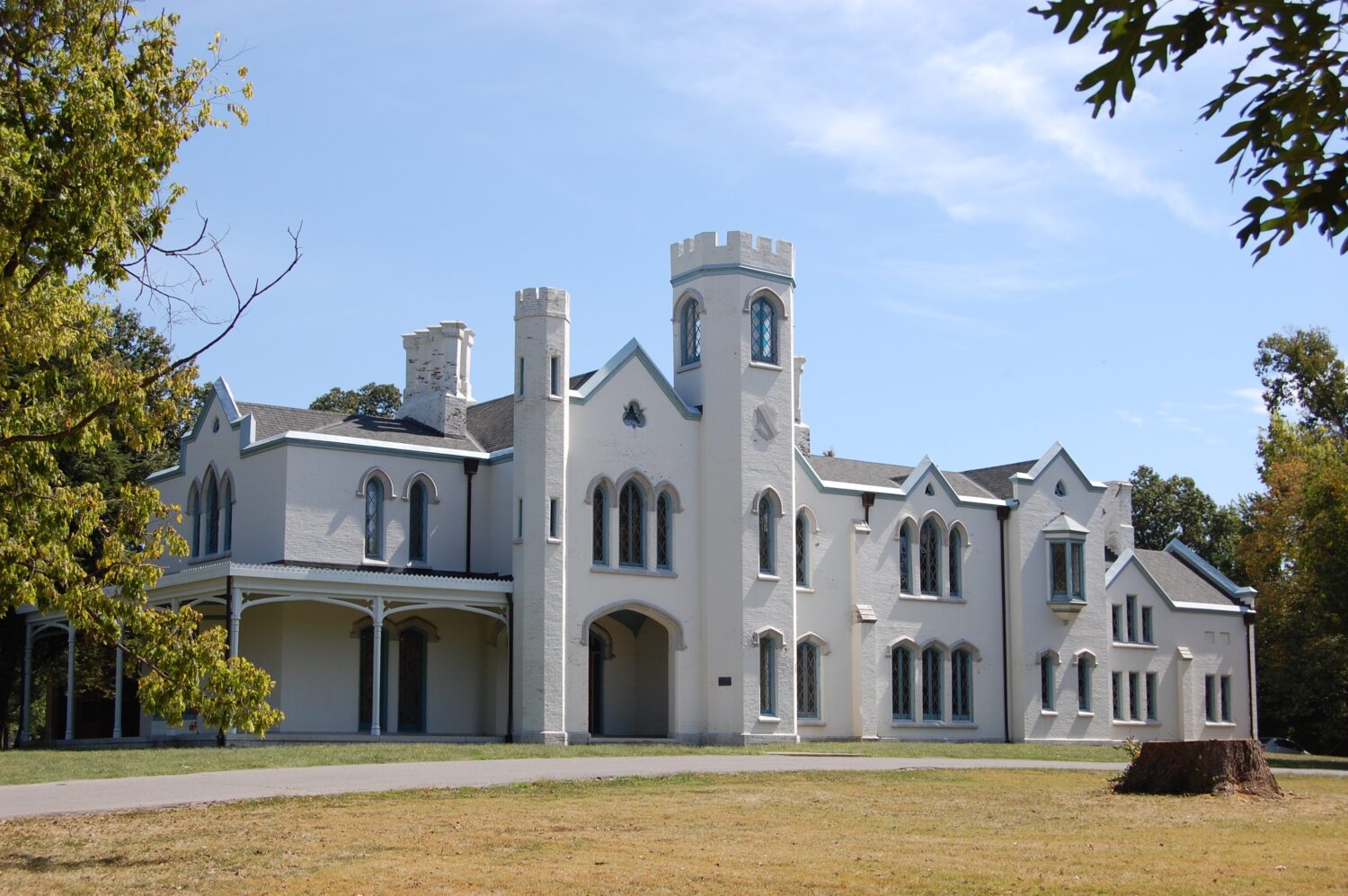 Loudoun House è considerata uno degli esempi più grandi e raffinati di architettura neogotica nel Kentucky. 