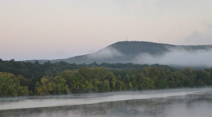 Quanto è alto il Monte Tom nel Massachusetts?
